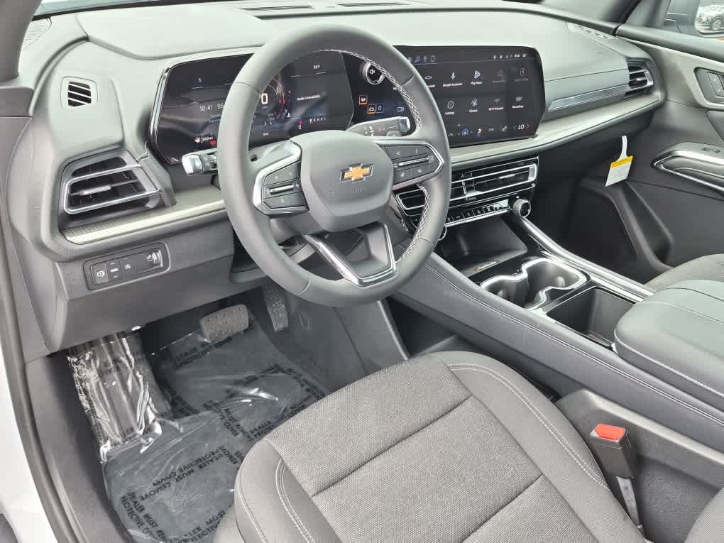 2027 Chevrolet Traverse LT - Photo 12