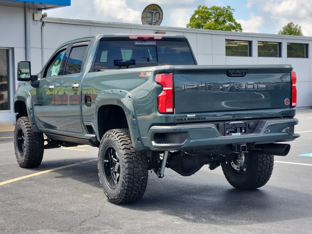 2025 Chevrolet Silverado 2500HD LTZ photo 4