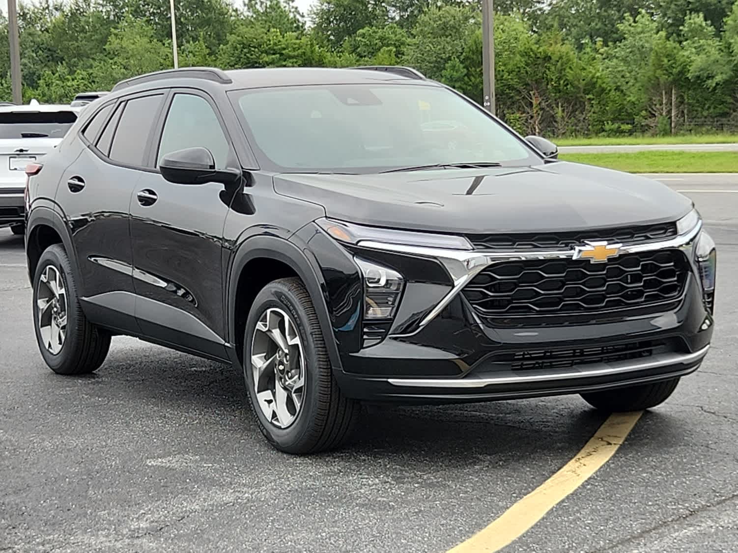 2025 Chevrolet Trax LT photo 2