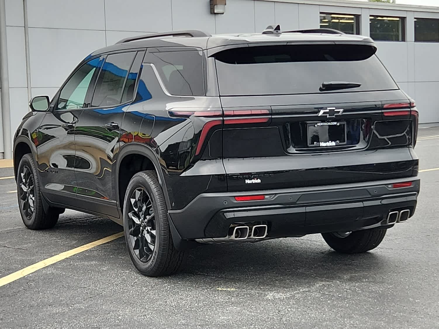 2025 Chevrolet Traverse photo 4