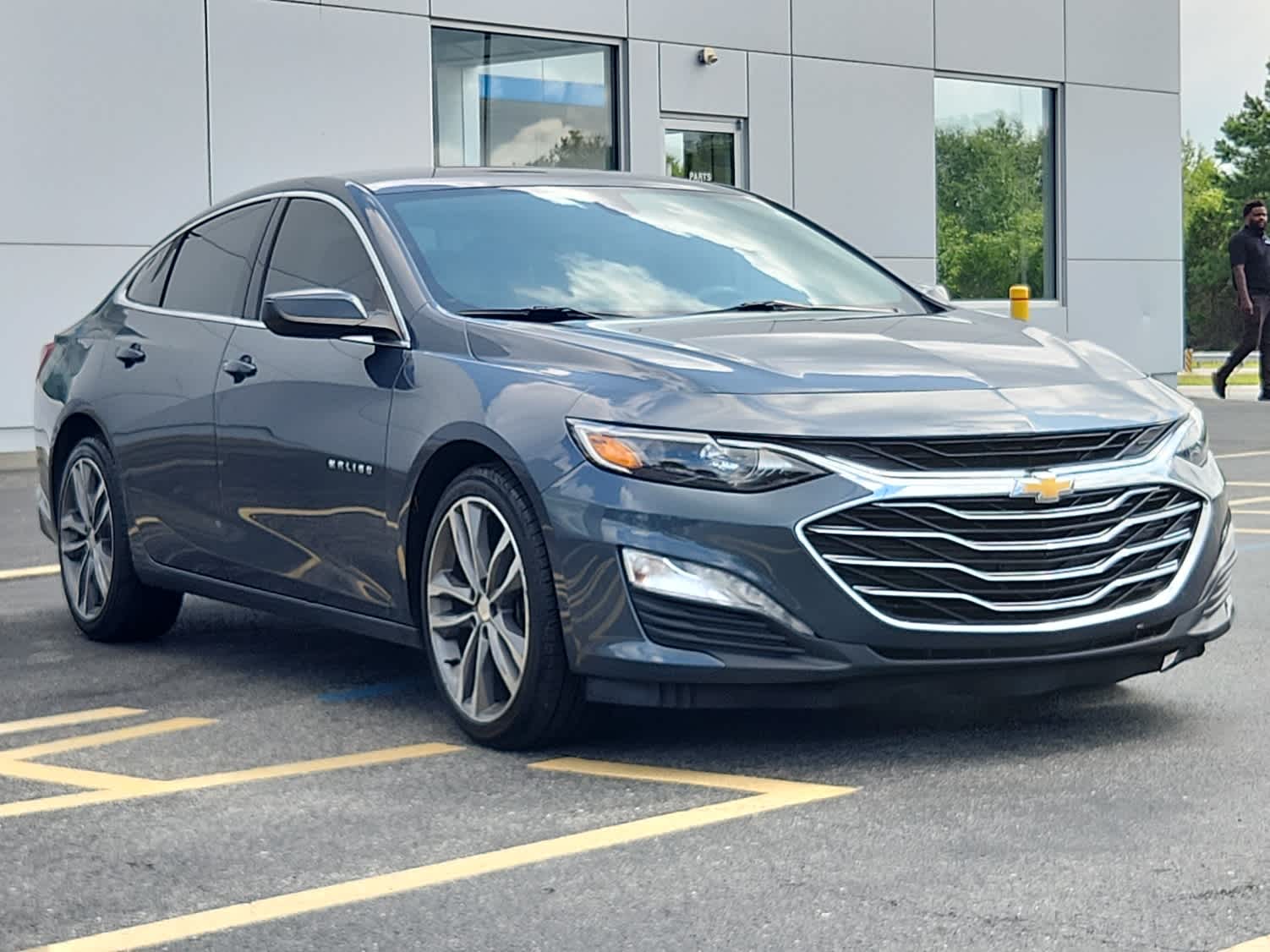 Used 2021 Chevrolet Malibu 1LT with VIN 1G1ZD5ST8MF022940 for sale in Dover, DE