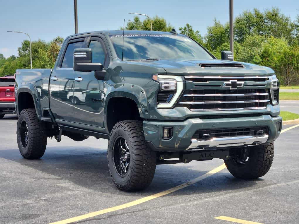 2025 Chevrolet Silverado 2500HD LTZ photo 2