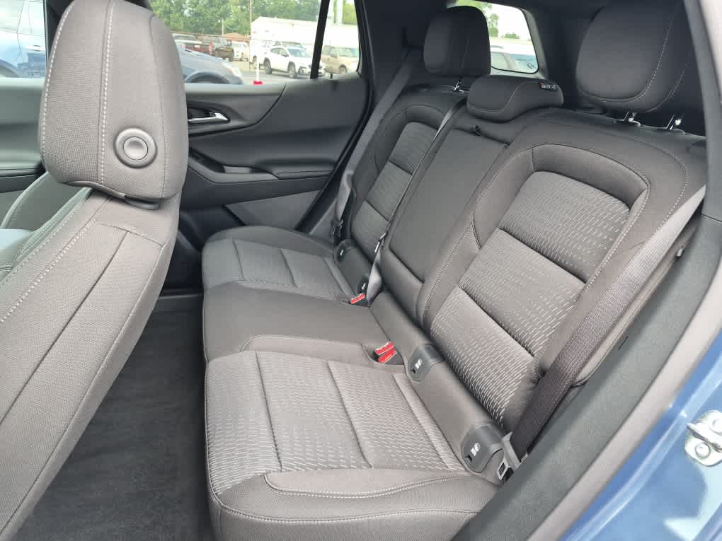 2027 Chevrolet Equinox LT - Photo 7