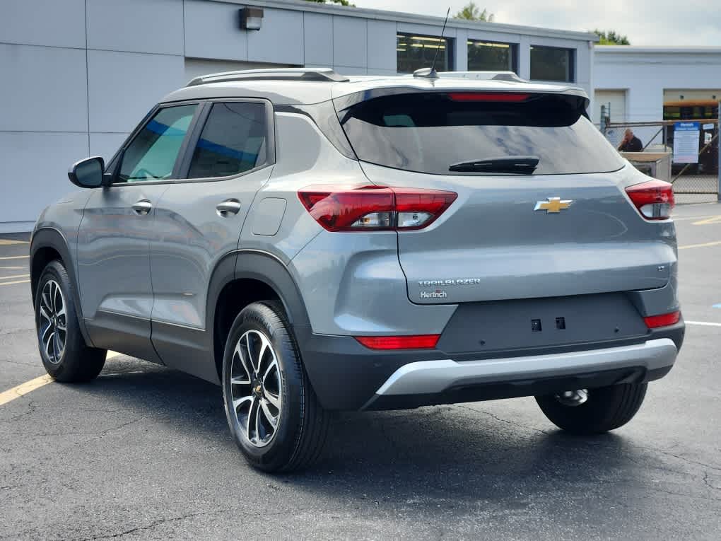 2026 Chevrolet Trailblazer LT photo 3
