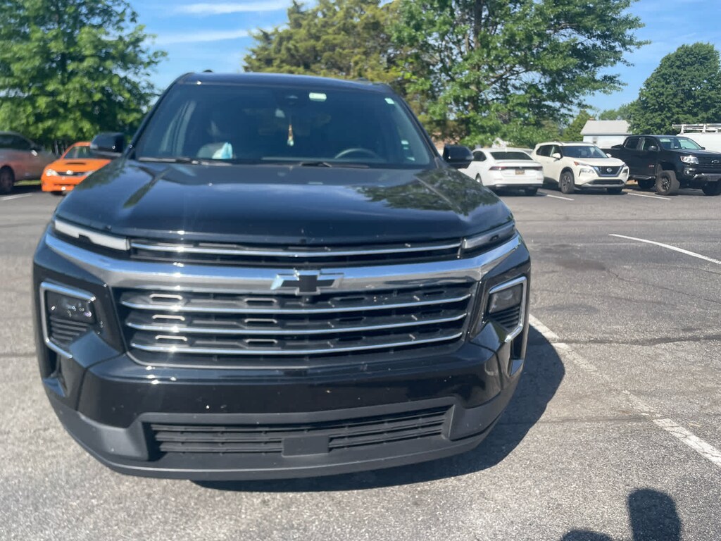 Used 2025 Chevrolet Traverse LT SUV
