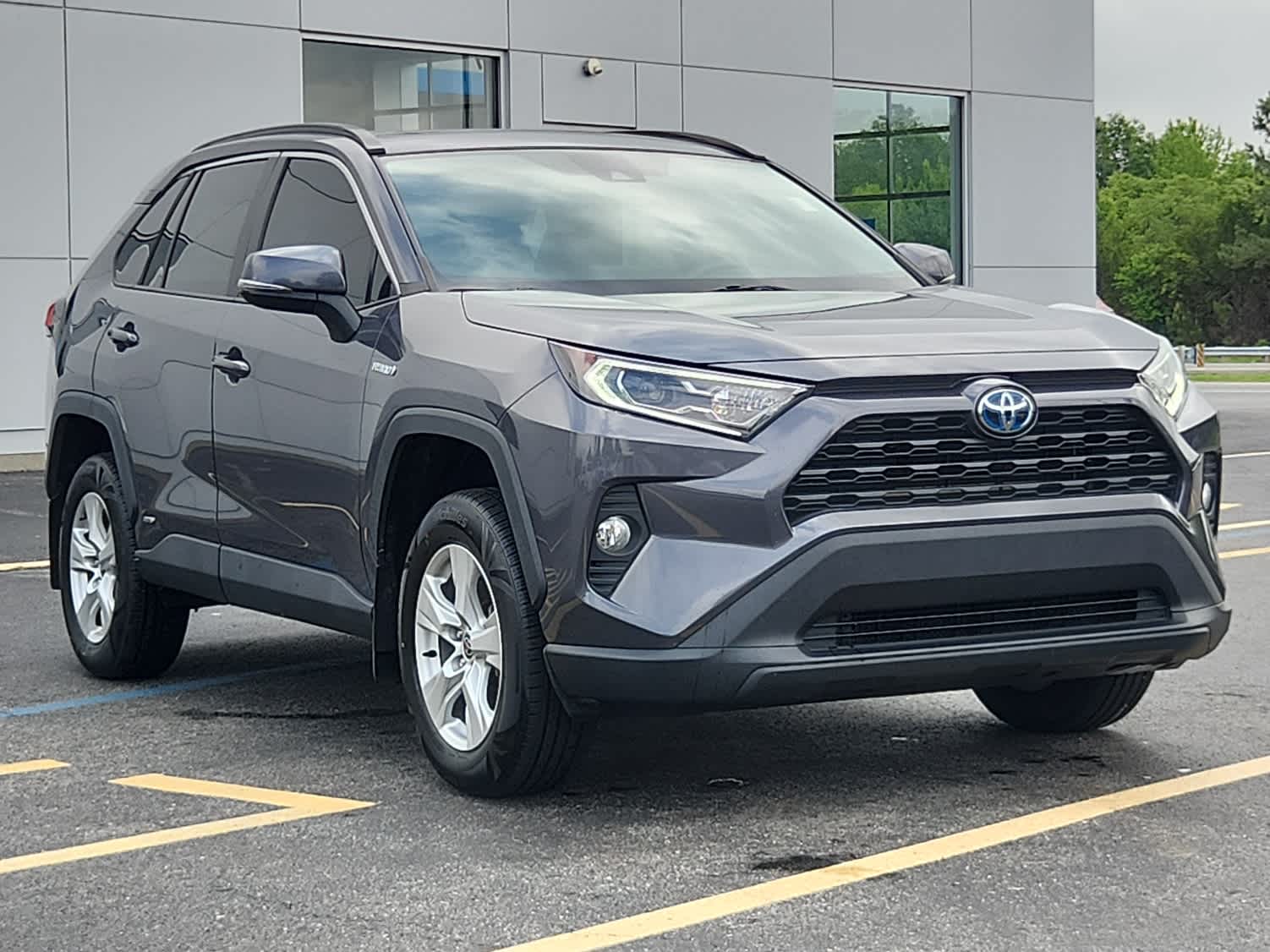 Used 2021 Toyota RAV4 XLE with VIN 2T3RWRFV8MW121745 for sale in Dover, DE