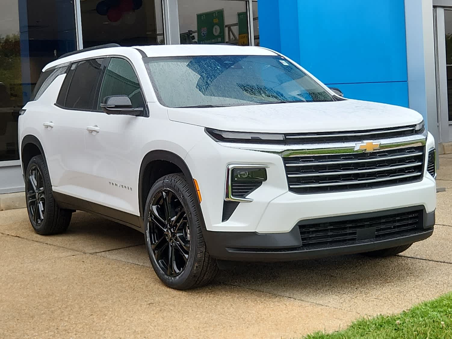 2025 Chevrolet Traverse photo 2