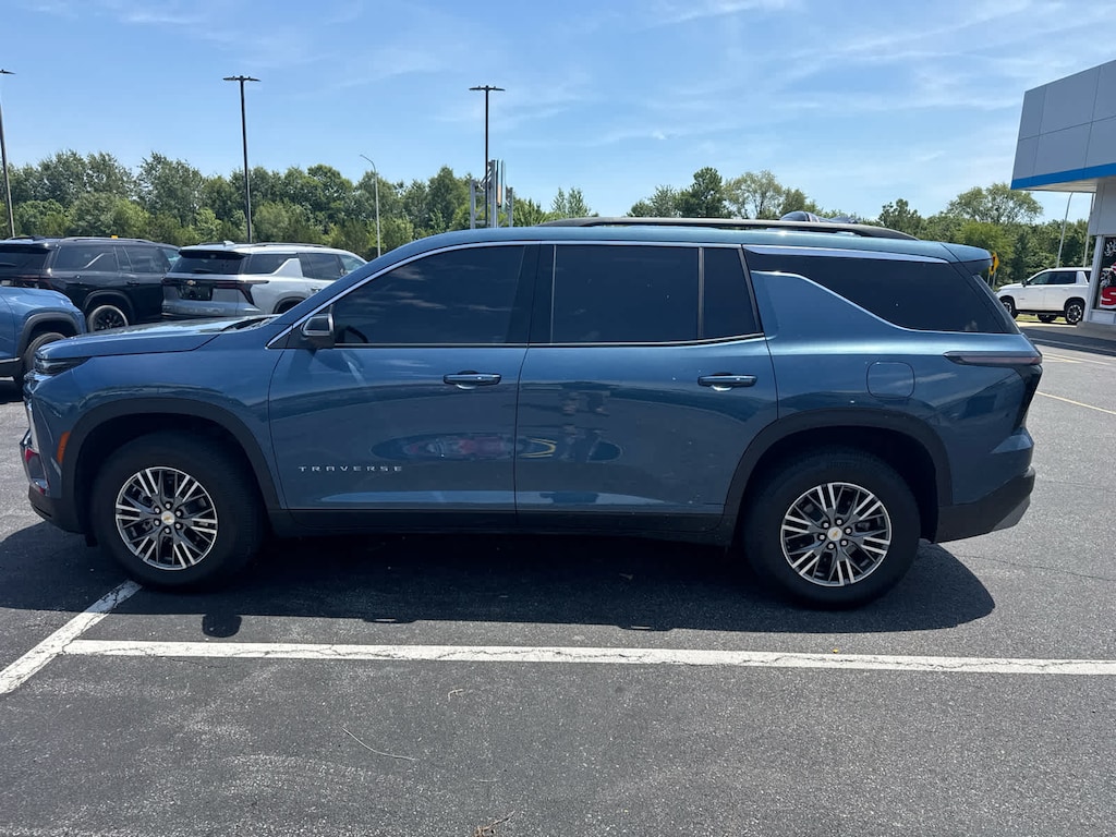 Certified 2025 Chevrolet Traverse LT SUV