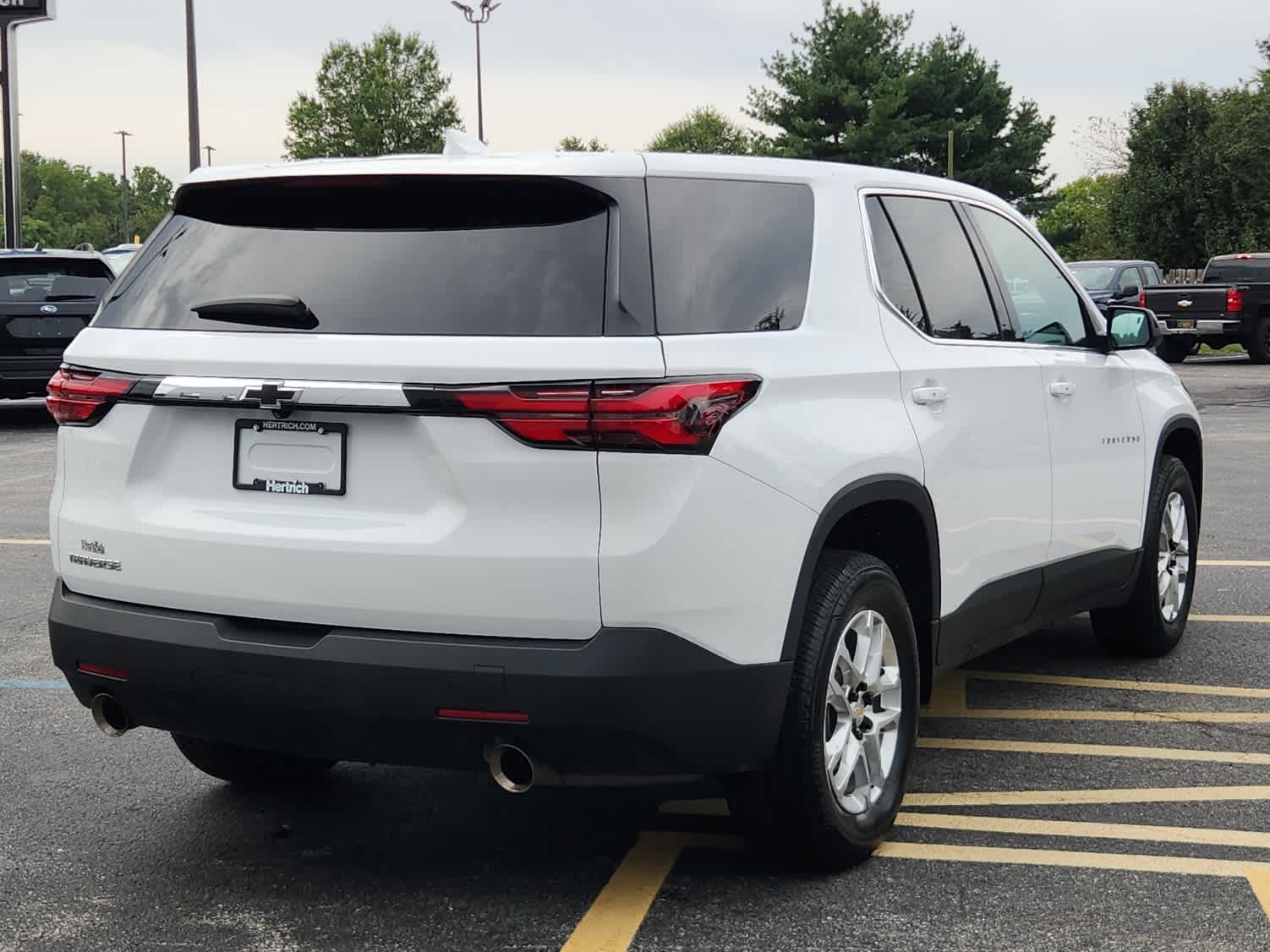 2023 Chevrolet Traverse LS photo 3