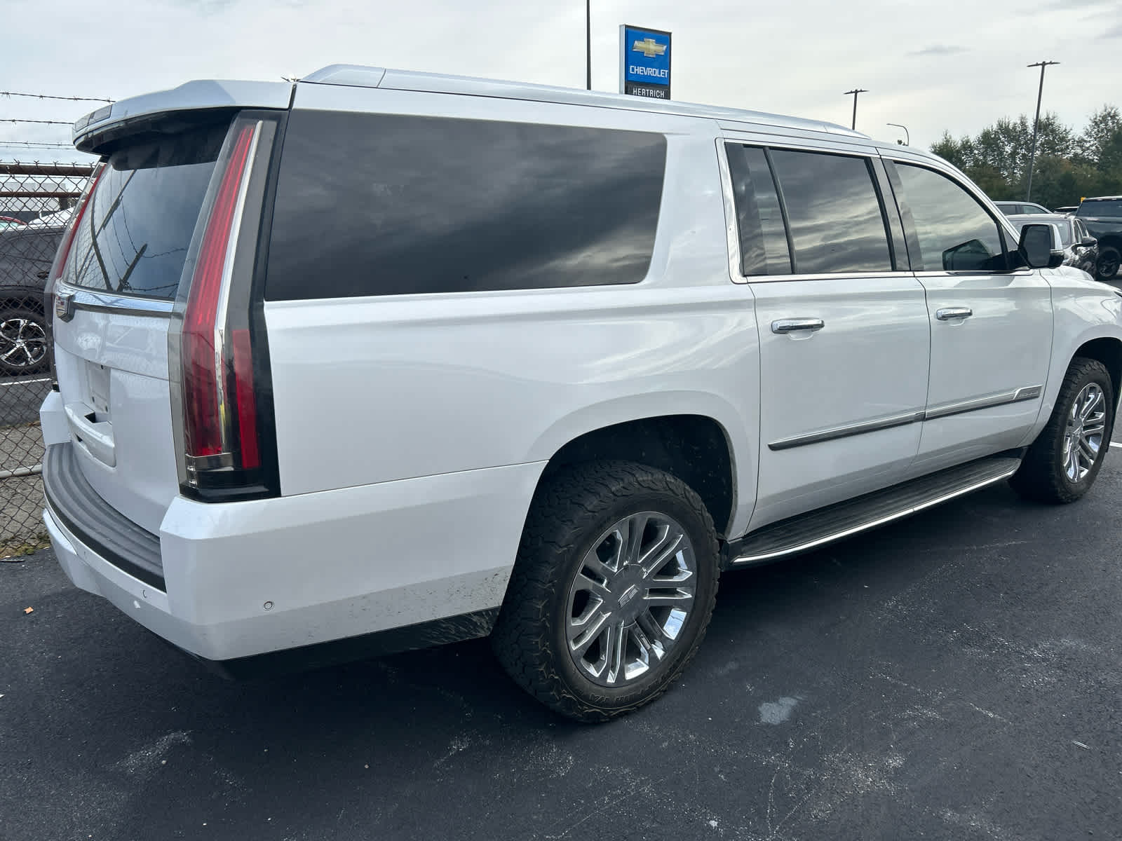 2018 Cadillac Escalade ESV photo 3