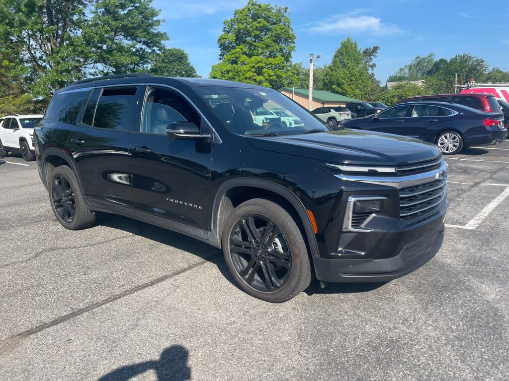 Used 2025 Chevrolet Traverse LT SUV