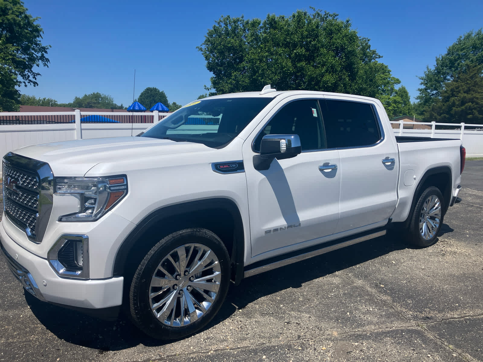 2020 GMC Sierra 4WD Crew Cab Short Box Denali's photo