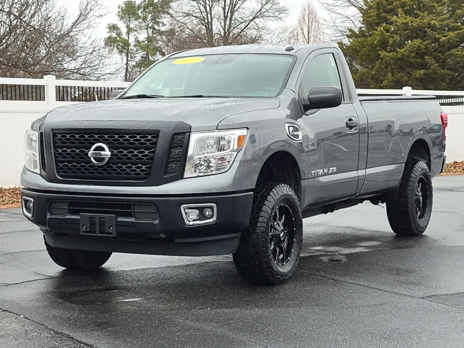2019 Nissan Titan XD S's photo