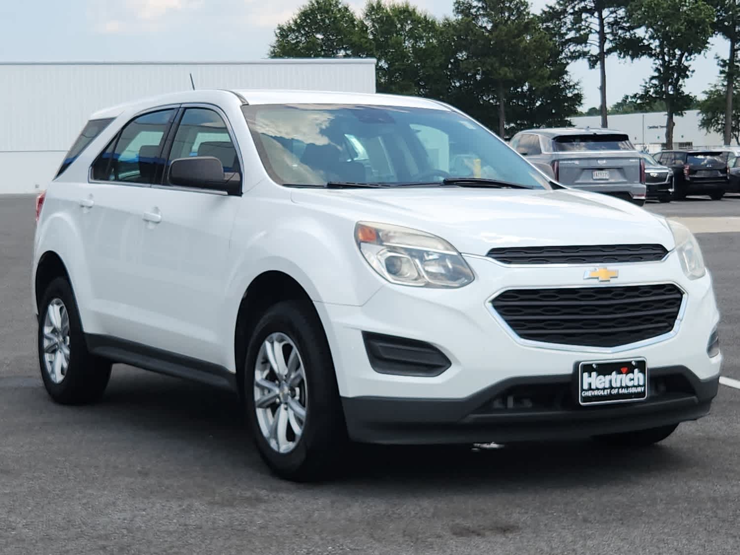 2017 Chevrolet Equinox LS photo 2