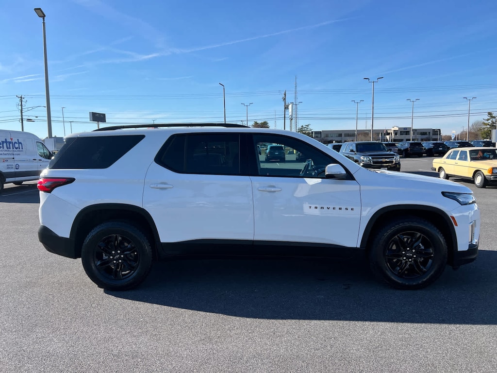 Certified 2023 Chevrolet Traverse LT Cloth SUV