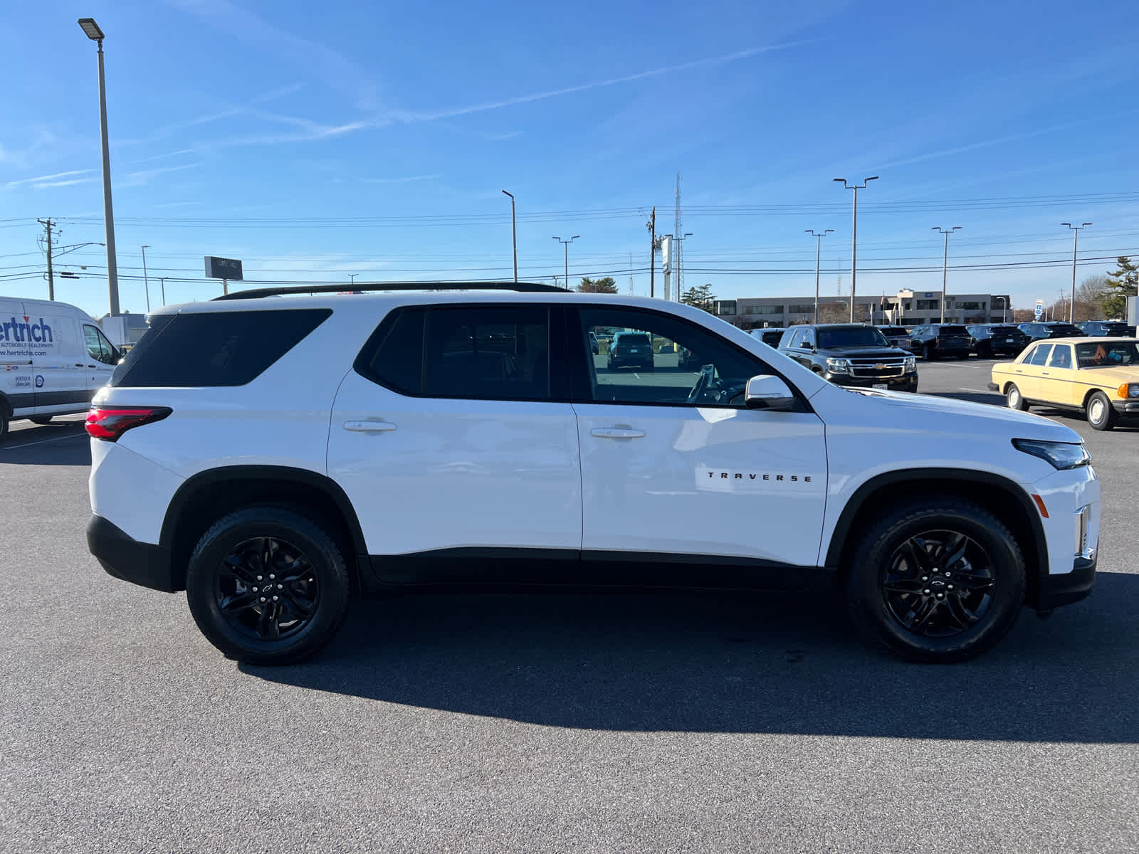 2023 Chevrolet Traverse Cloth photo 2