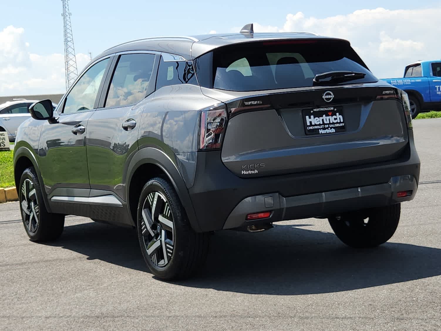 2025 Nissan Kicks SV photo 3