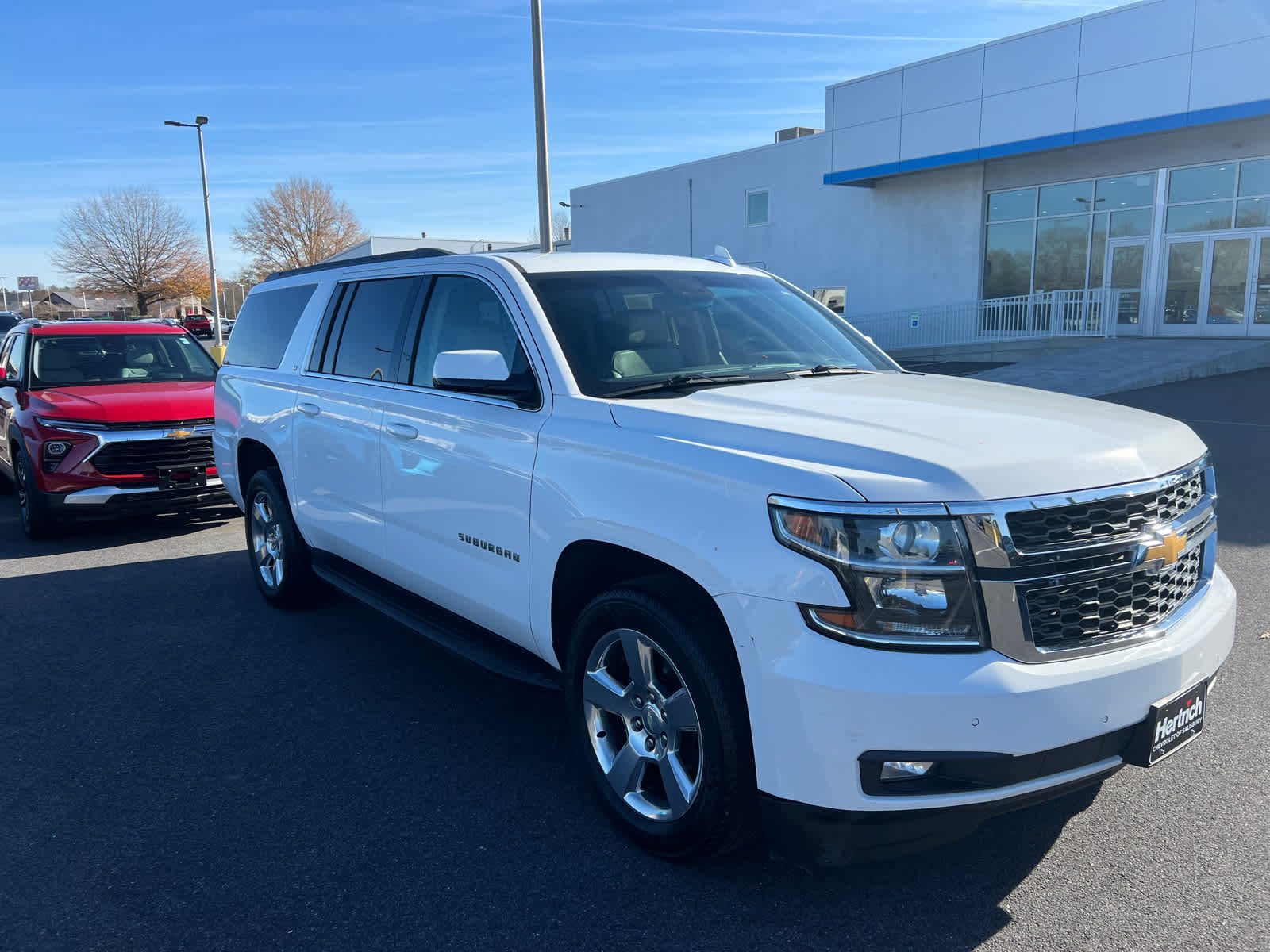 2018 Chevrolet Suburban LT photo 2