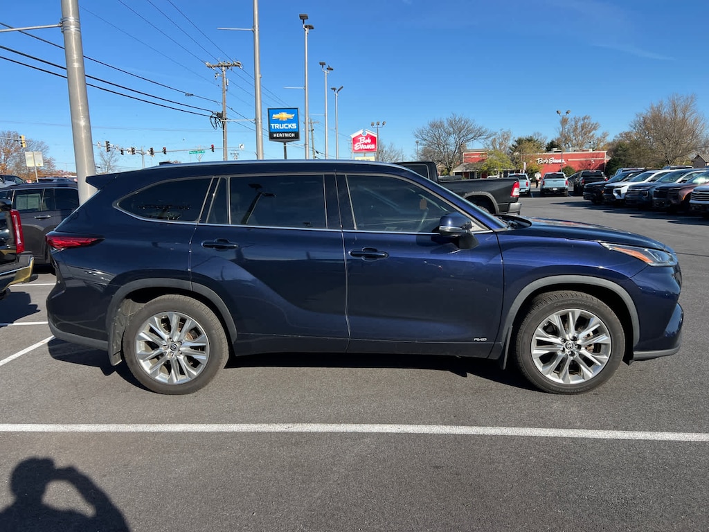 Used 2022 Toyota Highlander Hybrid Limited