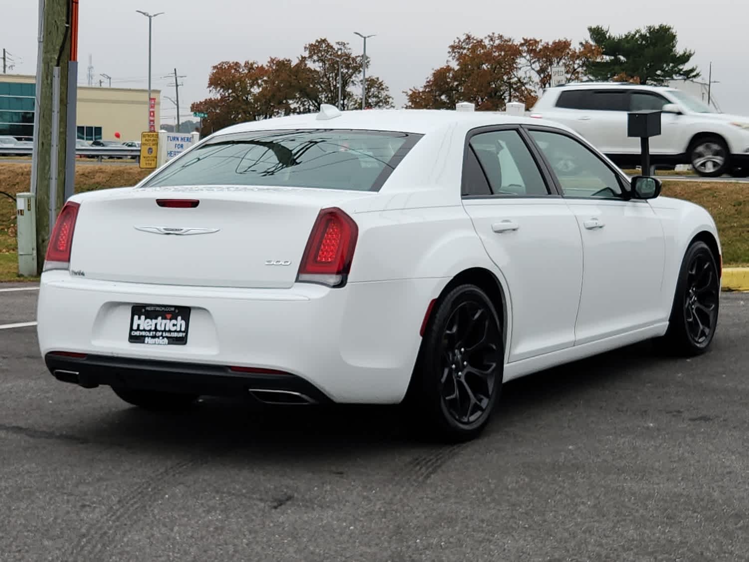 Used 2019 Chrysler 300 Touring with VIN 2C3CCAAG9KH667139 for sale in Dover, DE