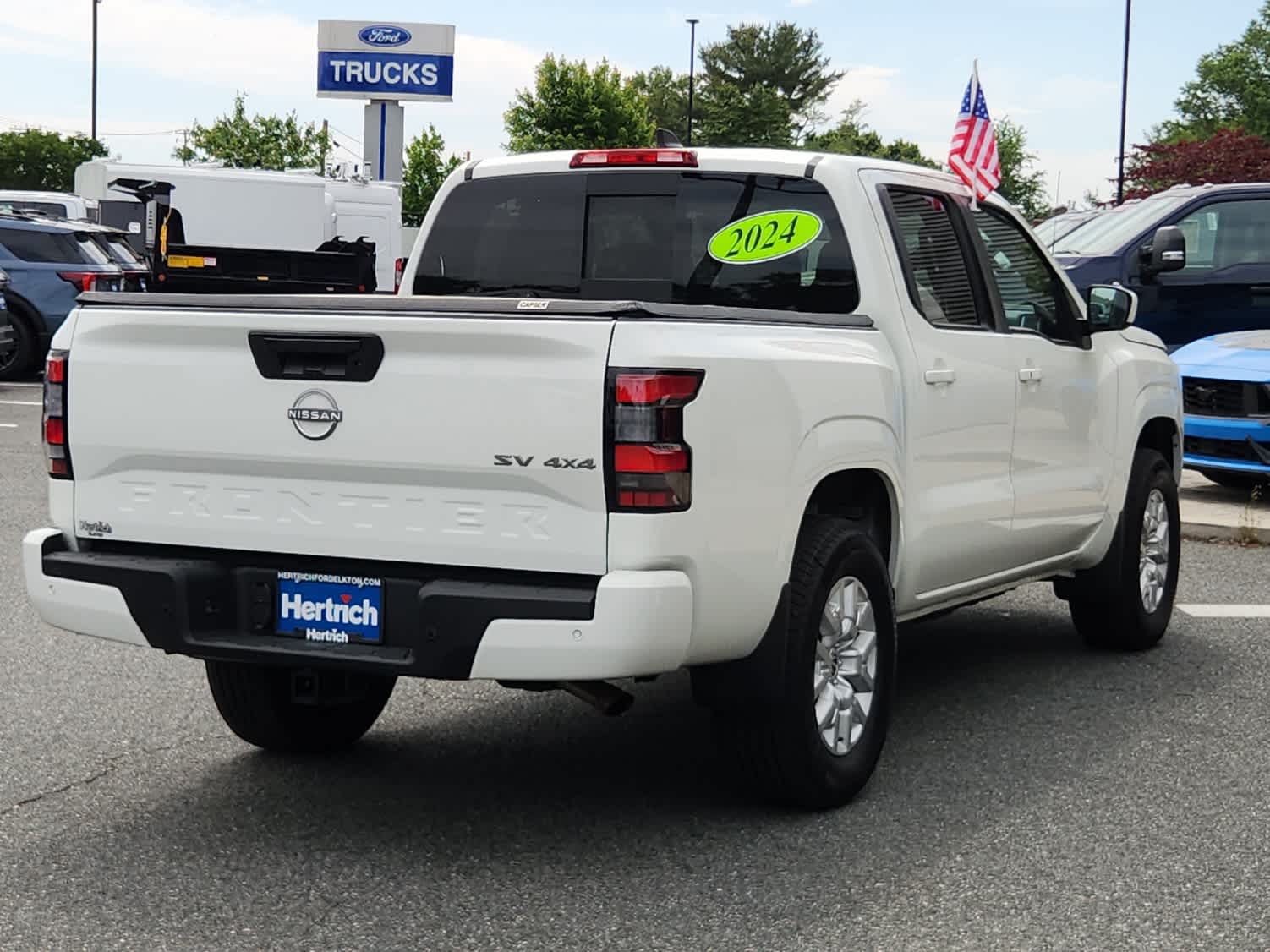 2024 Nissan Frontier SV Crew Cab photo 3