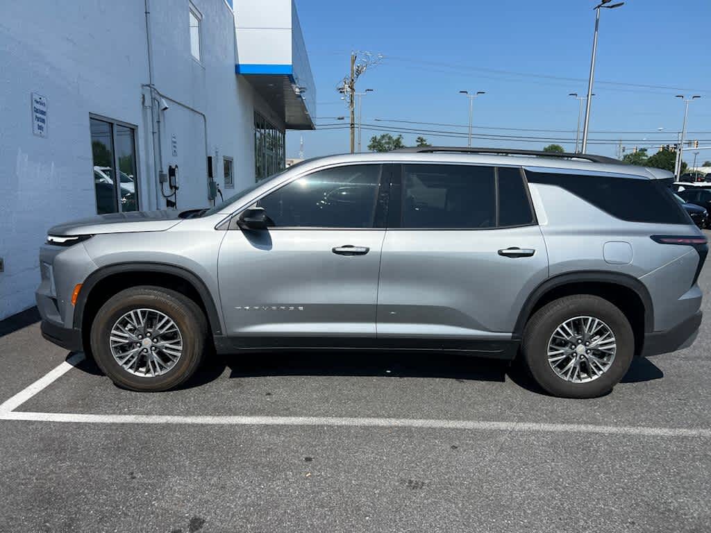 Used 2025 Chevrolet Traverse LT SUV