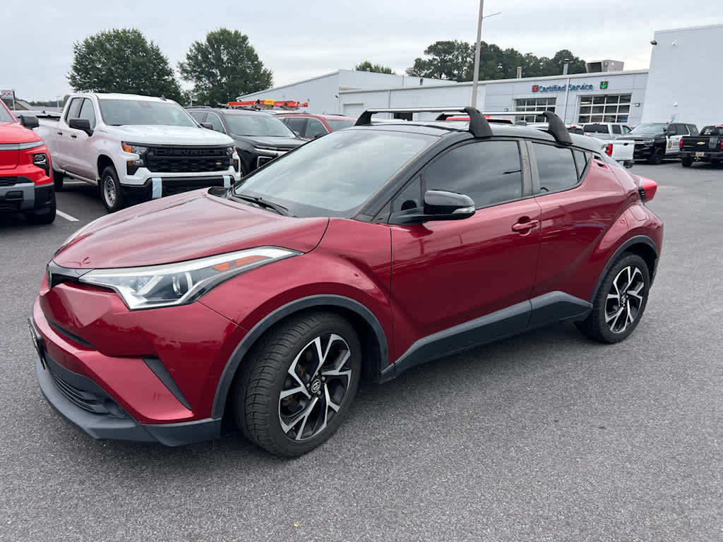 2019 Toyota C-HR XLE photo 3