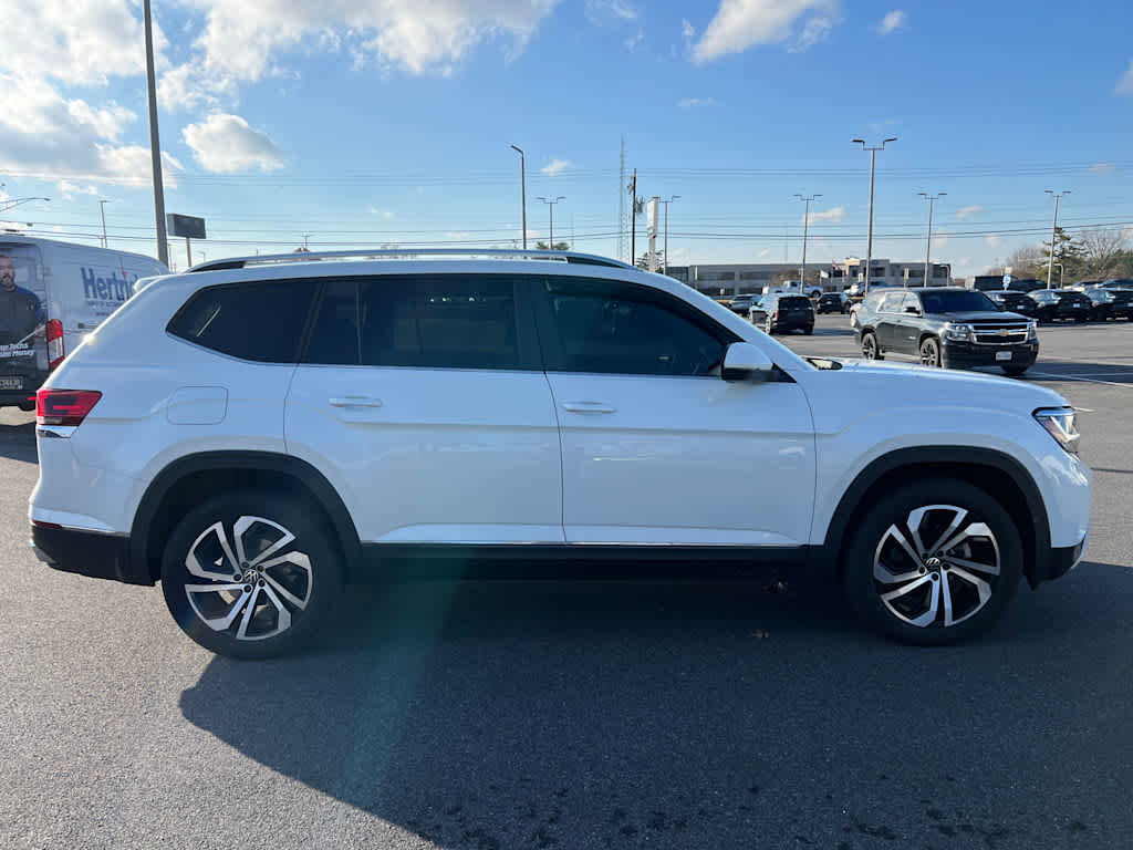 2023 Volkswagen Atlas SEL photo 3