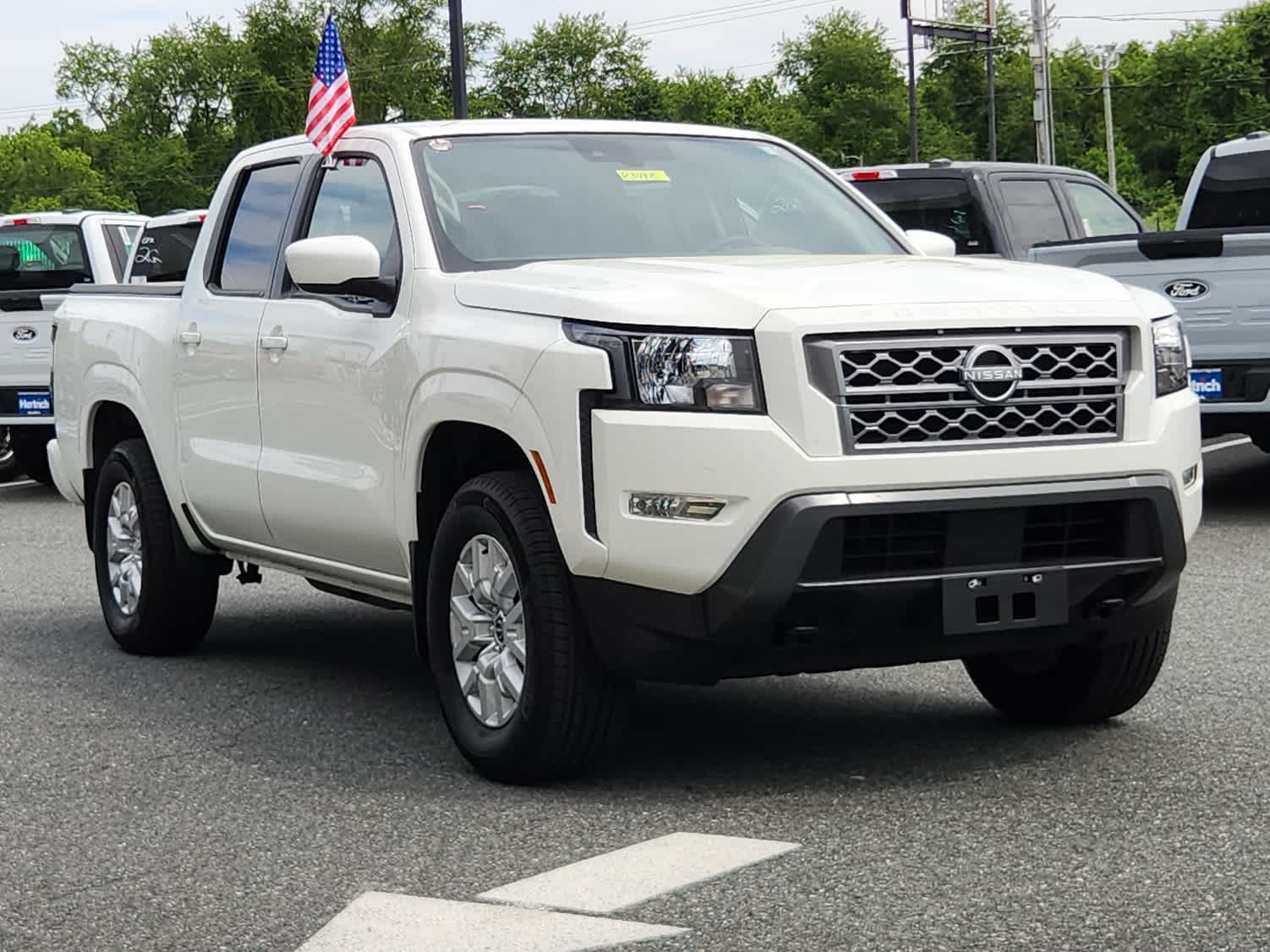 2024 Nissan Frontier SV Crew Cab photo 2