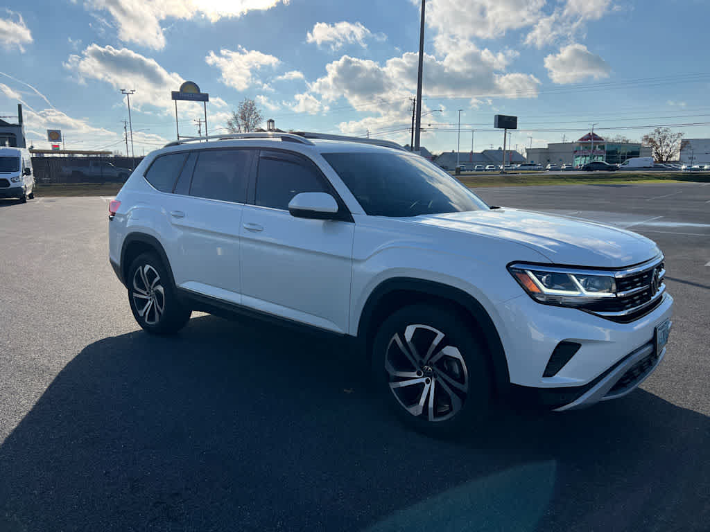 2023 Volkswagen Atlas SEL photo 2