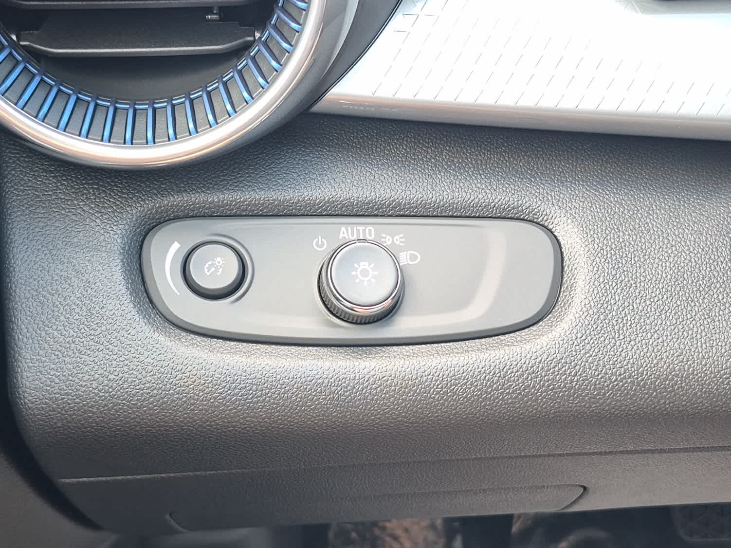 2026 Chevrolet Trax LT - Photo 17
