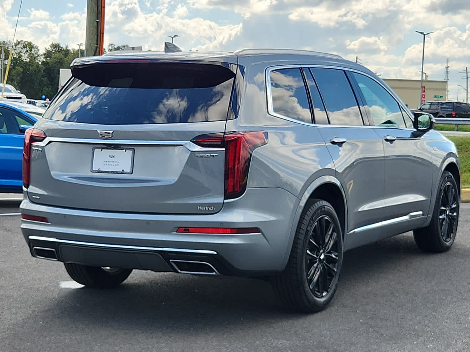 2024 Cadillac XT6 Luxury photo 2