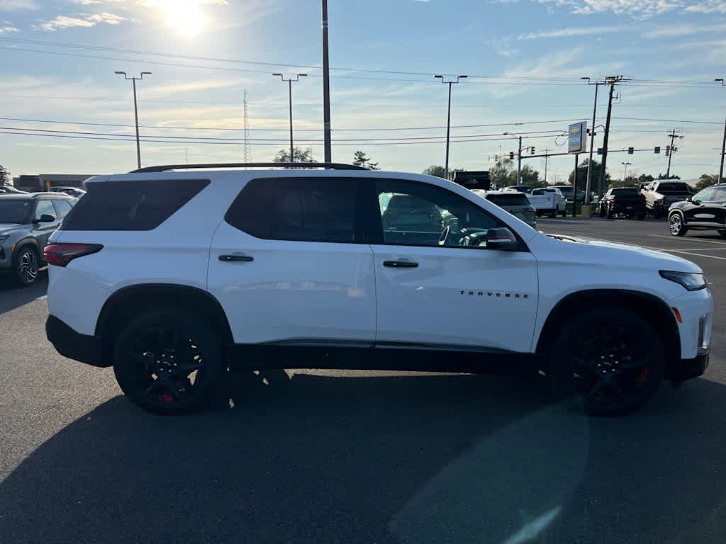 2023 Chevrolet Traverse Premier photo 2