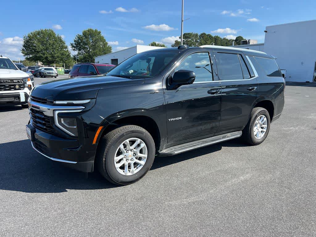 2025 Chevrolet Tahoe LS photo 2