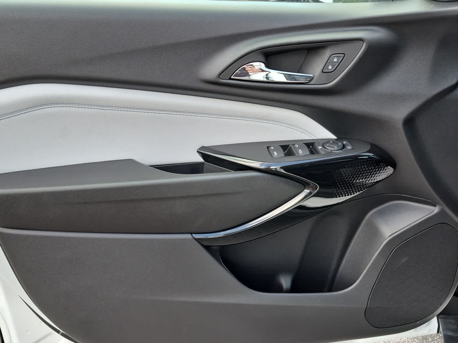 2026 Chevrolet Trax LT - Photo 9