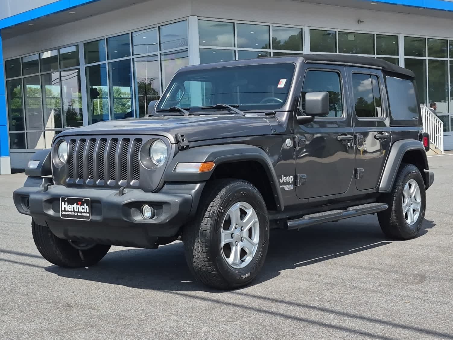 2019 Jeep Wrangler Sport S's photo
