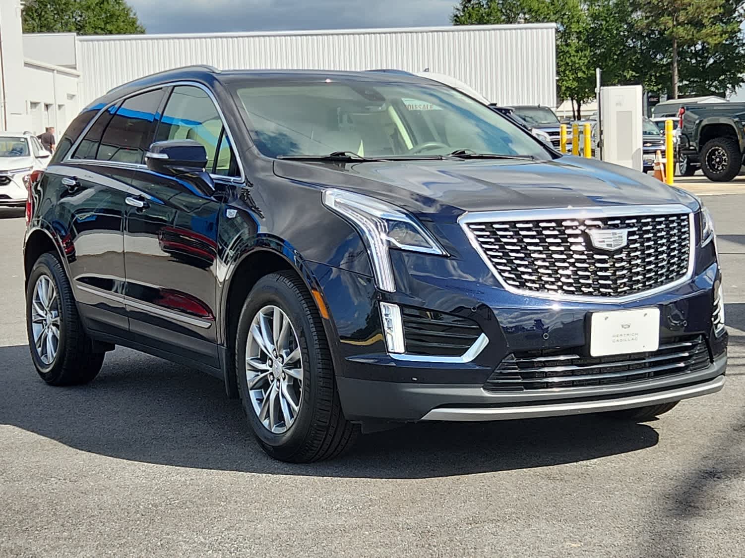 2022 Cadillac XT5 Premium Luxury photo 2