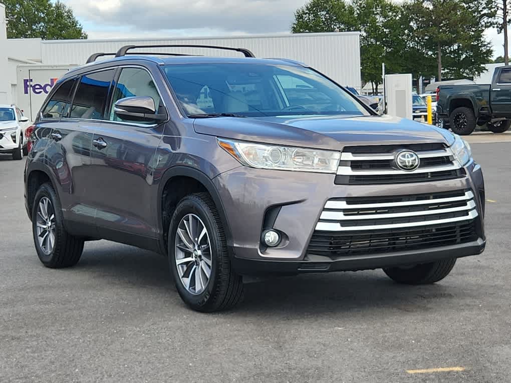 2019 Toyota Highlander SE photo 2