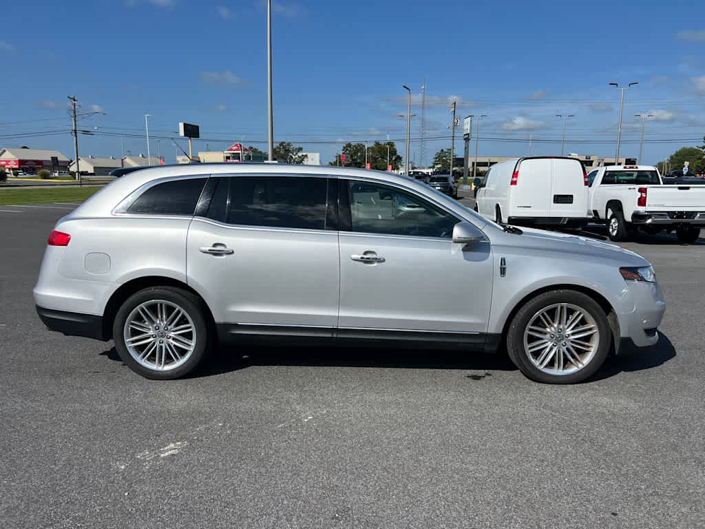 2019 Lincoln MKT Reserve photo 2