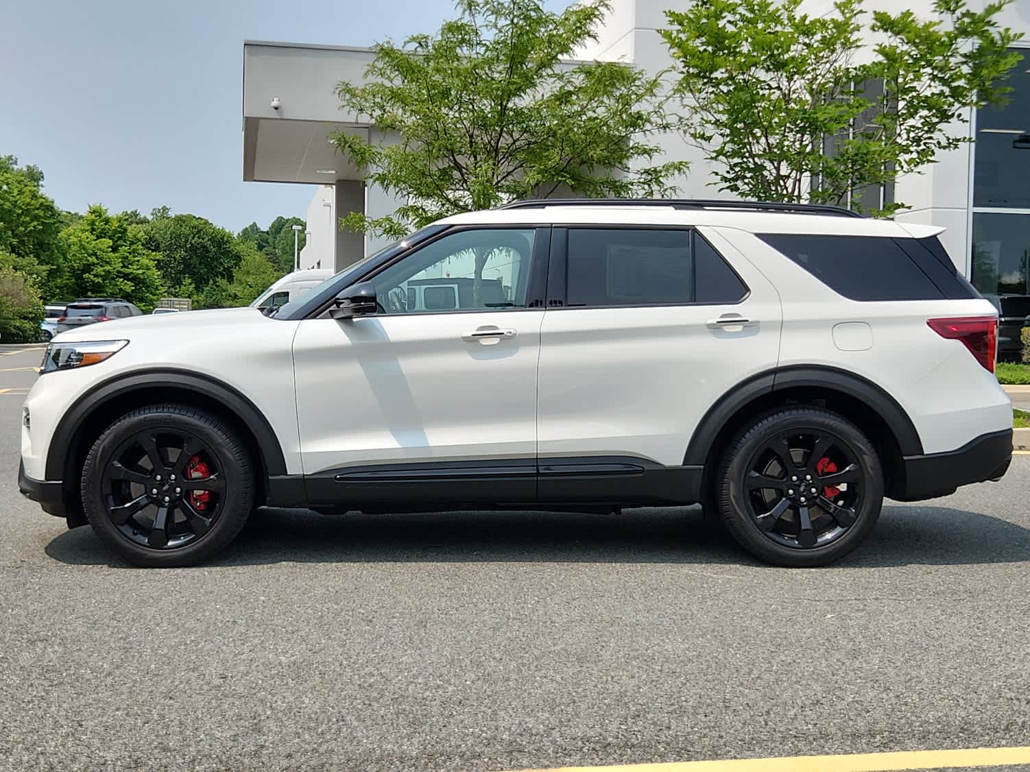 2023 Ford Explorer ST photo 2