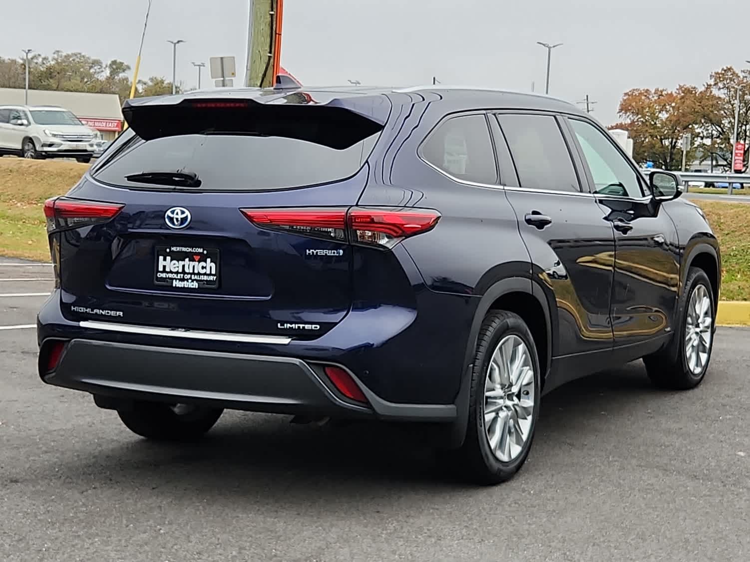 2022 Toyota Highlander Hybrid Limited photo 3