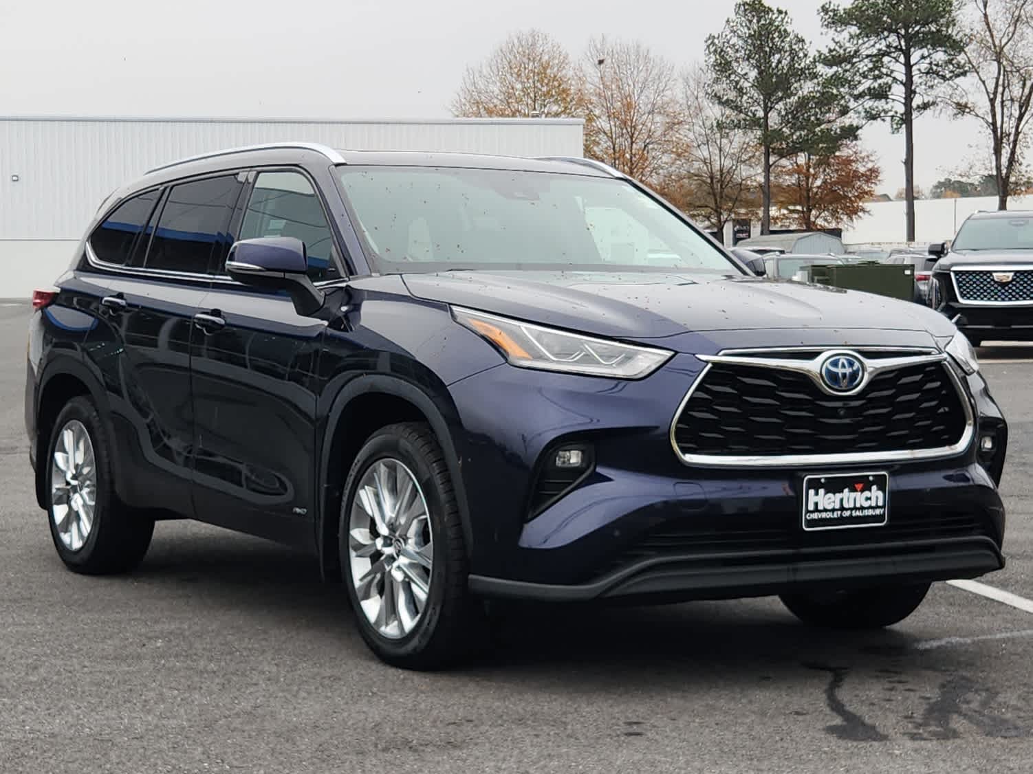 2022 Toyota Highlander Hybrid Limited photo 2