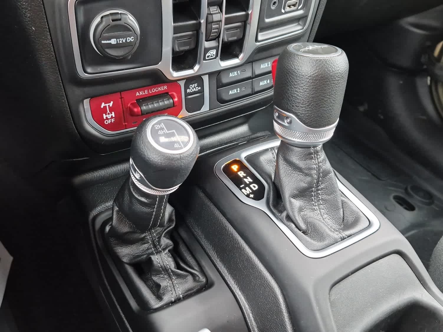 2025 Jeep Gladiator Willys - Photo 12