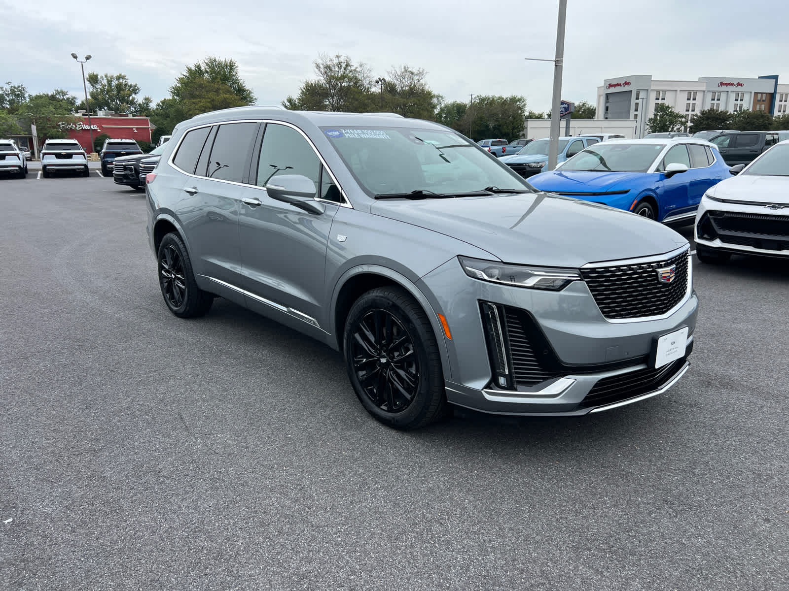 2024 Cadillac XT6 Luxury photo 2