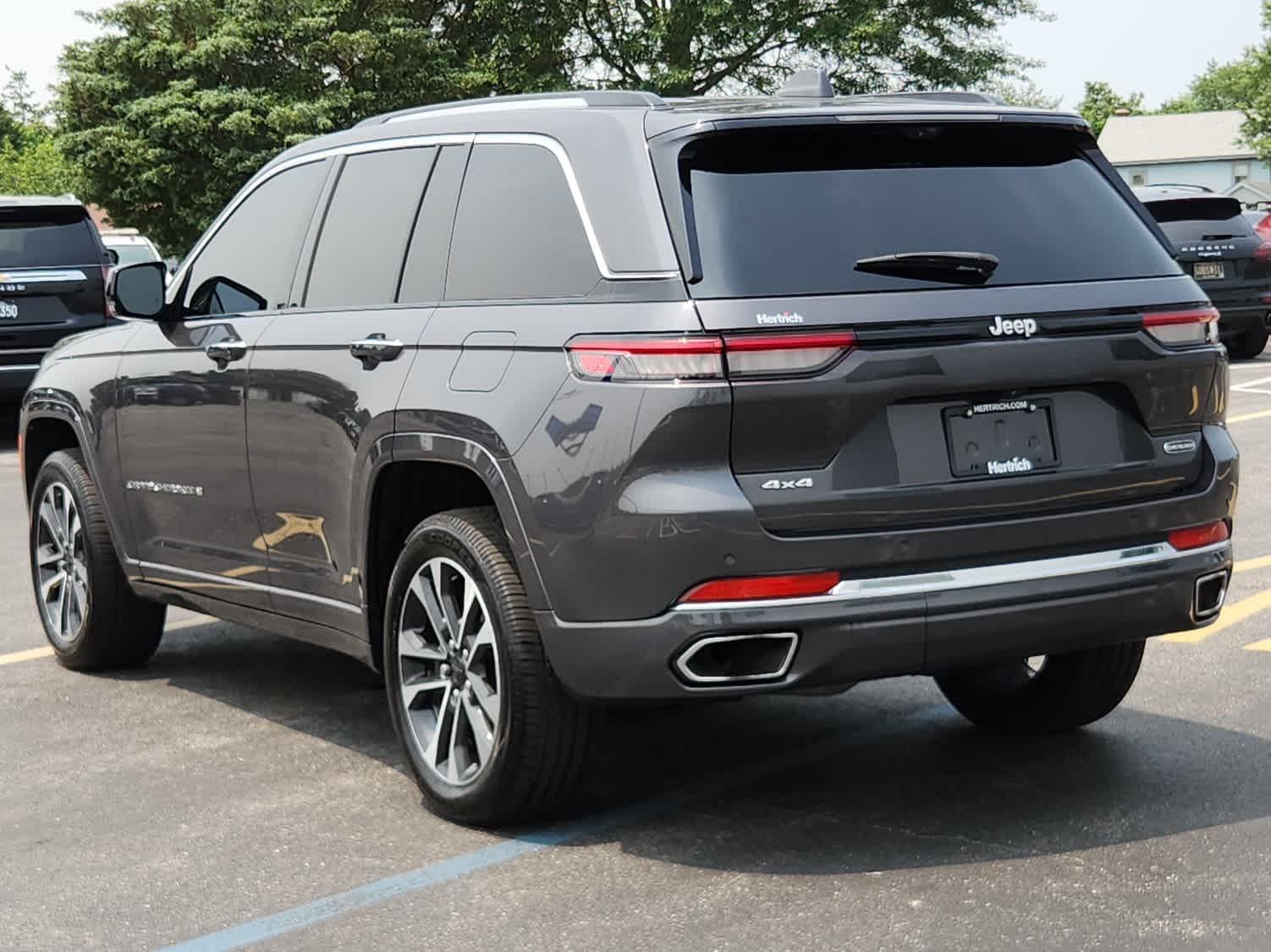2022 Jeep Grand Cherokee Overland photo 4