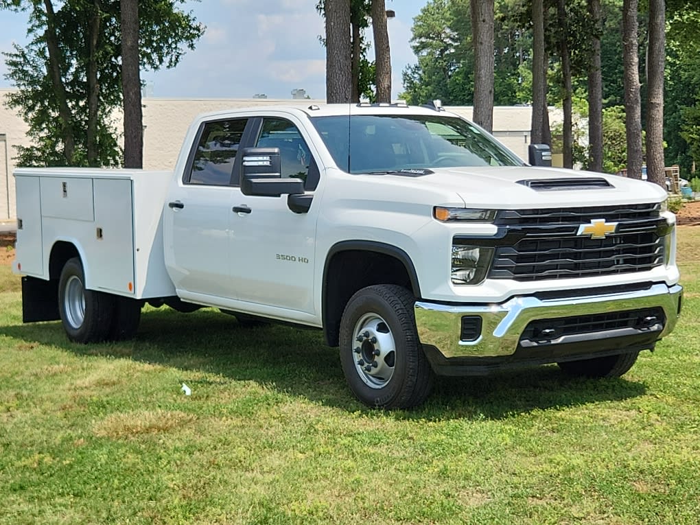 2024 Chevrolet Silverado 3500HD Work Truck photo 2