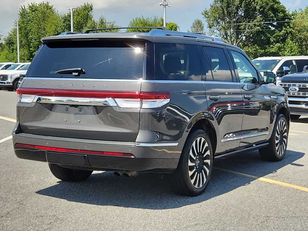 2022 Lincoln Navigator Black Label photo 2
