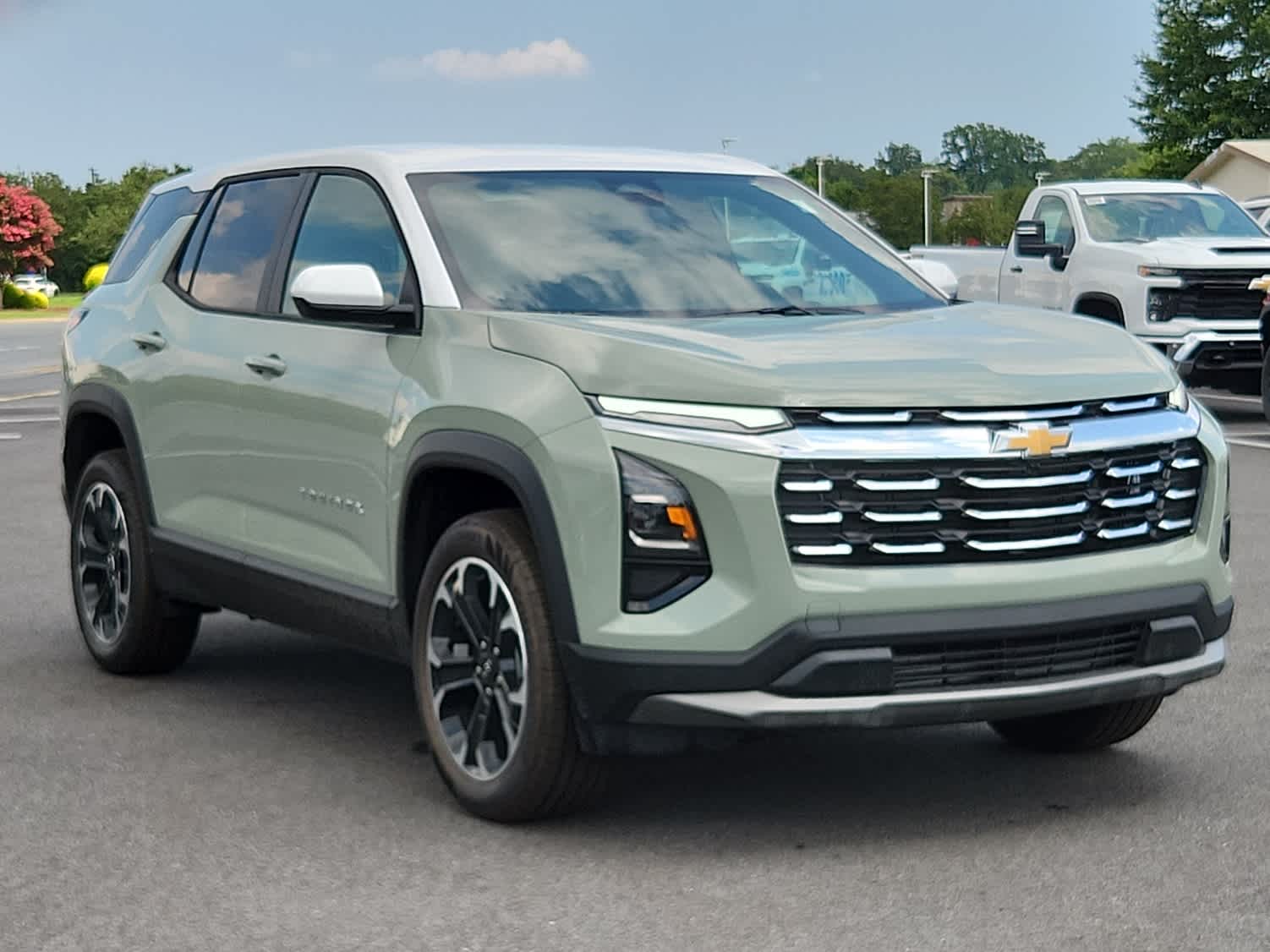 2026 Chevrolet Equinox LT photo 2