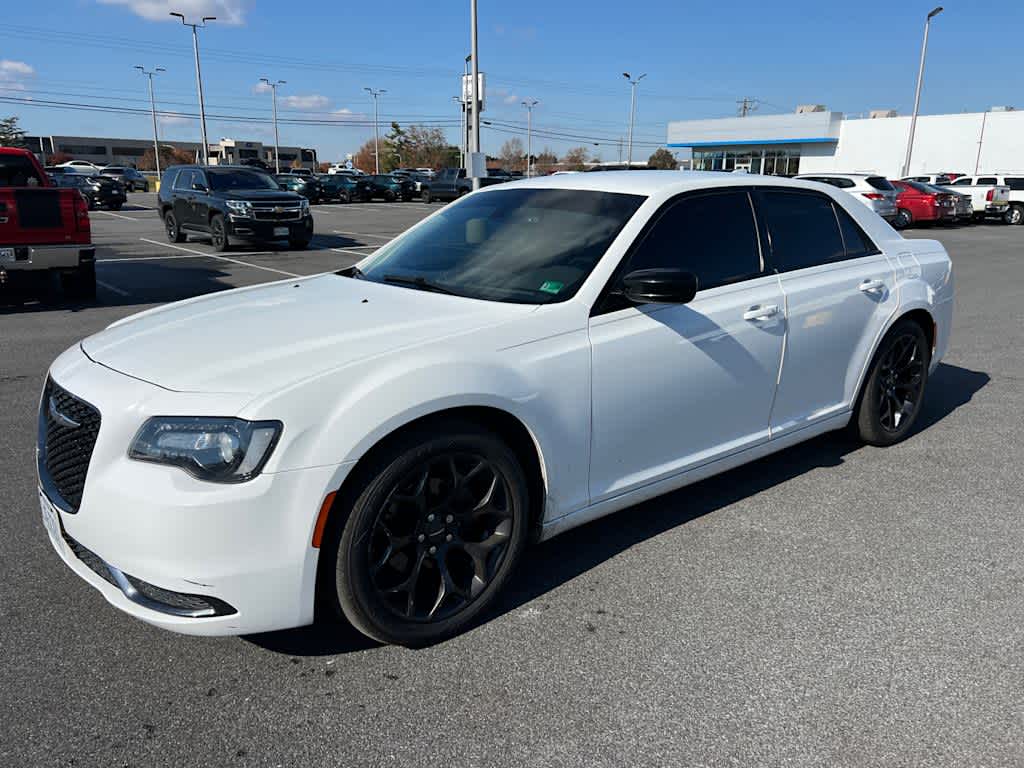 2019 Chrysler 300 Touring photo 2