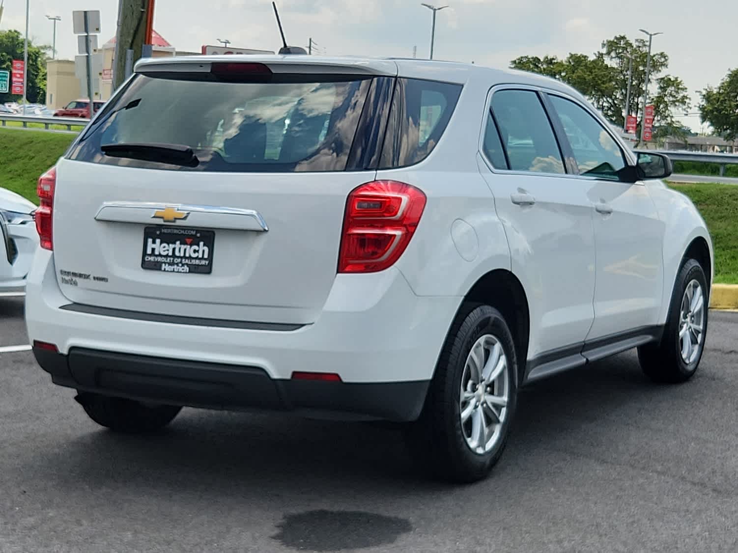 2017 Chevrolet Equinox LS photo 3